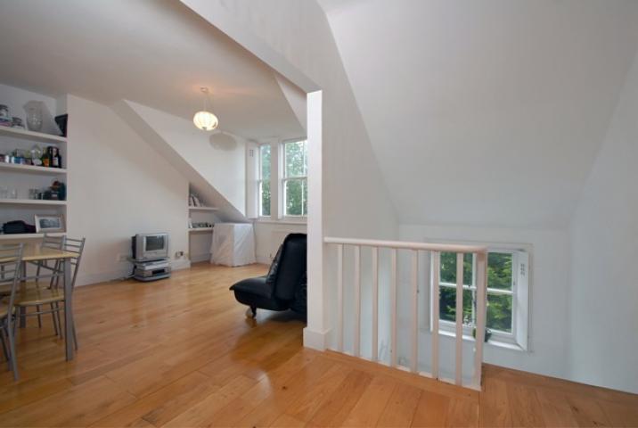 			2 Bedroom, 1 bath, 1 reception Flat			 Brondesbury Villas, QUEENS PARK